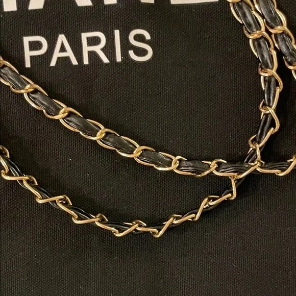 Paris Black and Gold Chain Tote NWOT Nice gift!!! 🎁 Free shipping - Picture 6 of 7